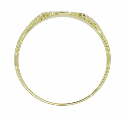 Art Nouveau Sculptured Vines Oval Signet Ring in 14 Karat Yellow Gold