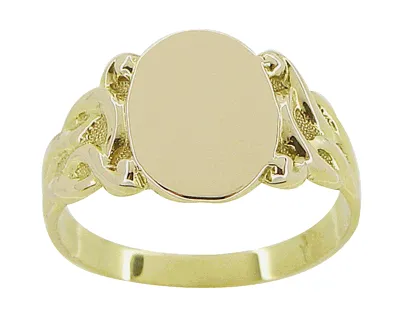Art Nouveau Sculptured Vines Oval Signet Ring in 14 Karat Yellow Gold