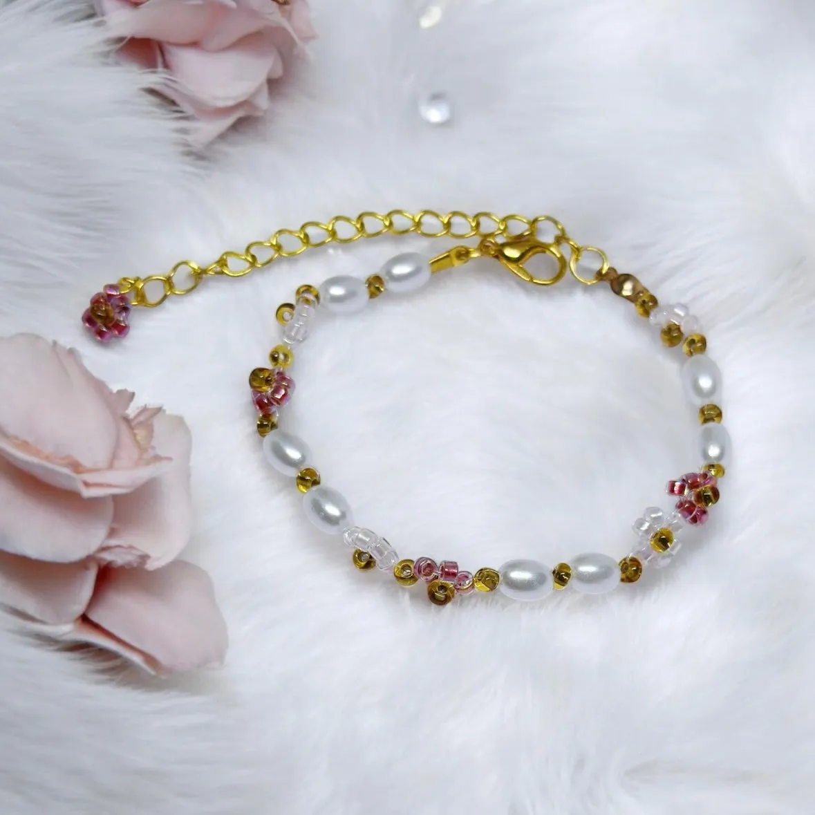 Beaded bracelet with flower and pearl beads | colourful glitter bracelet | y2k 90s style fashion trend