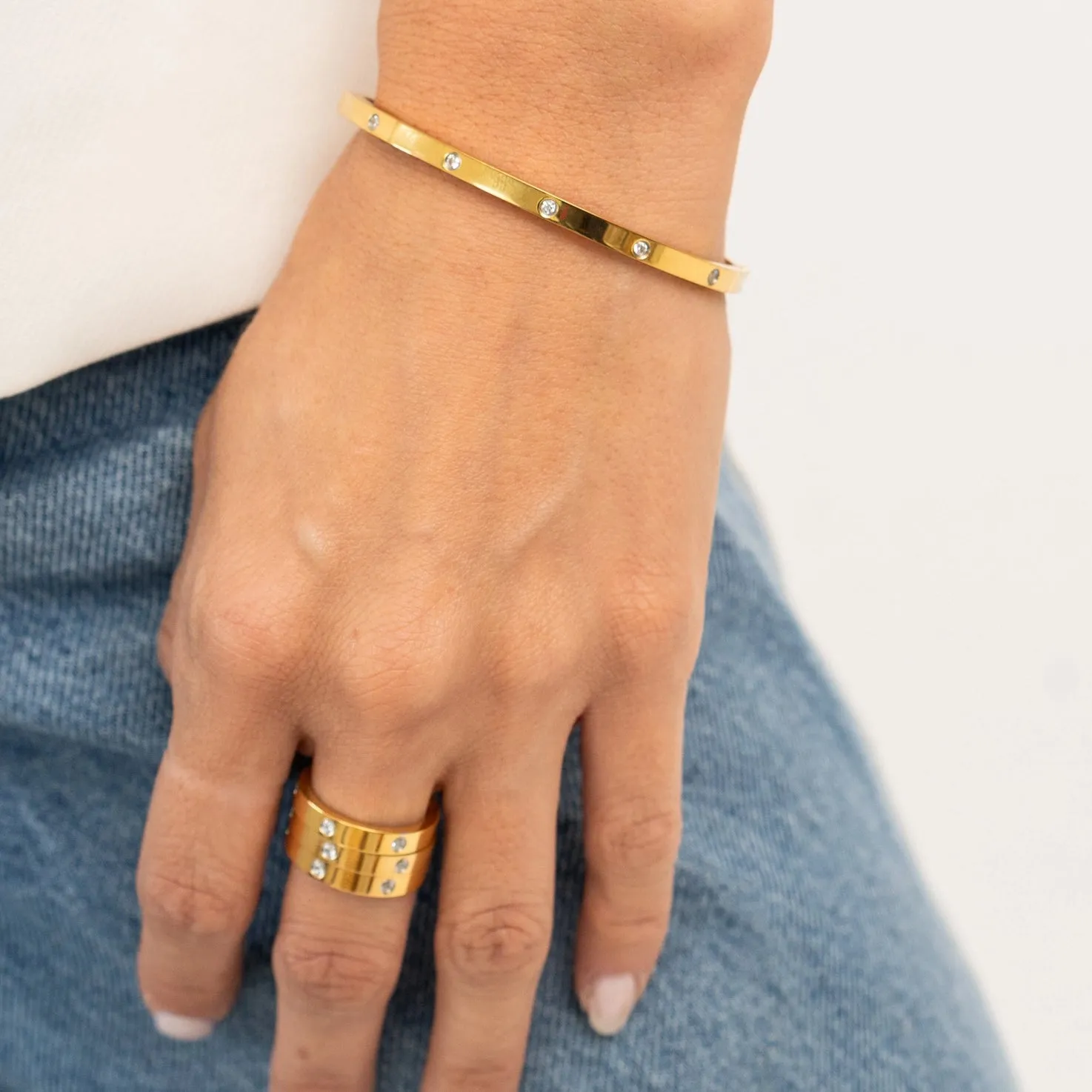 Diamond Bangle, Gold