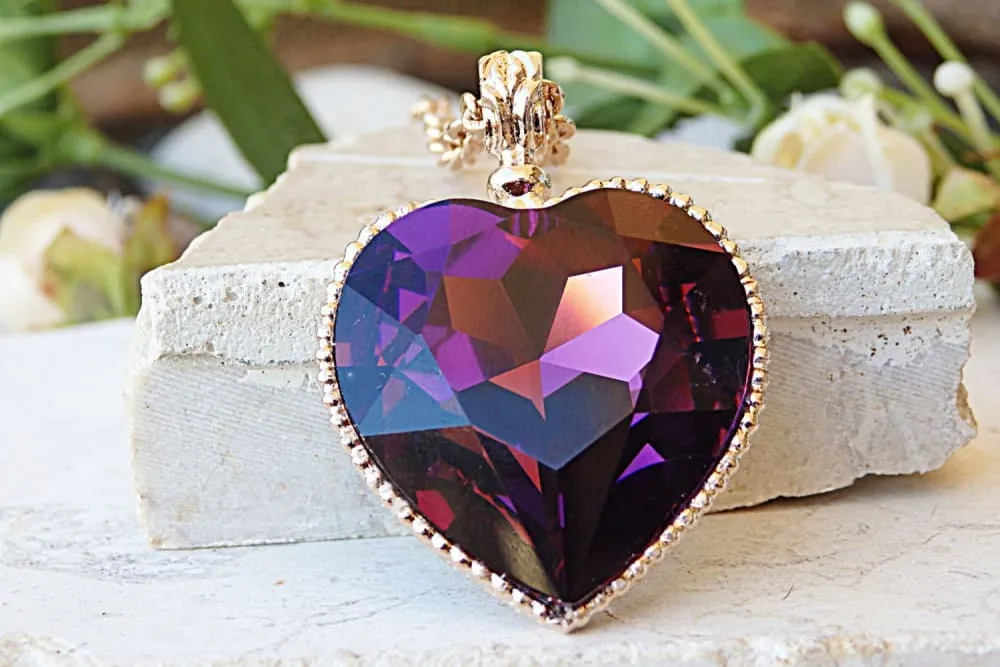 GREEN HEART NECKLACE