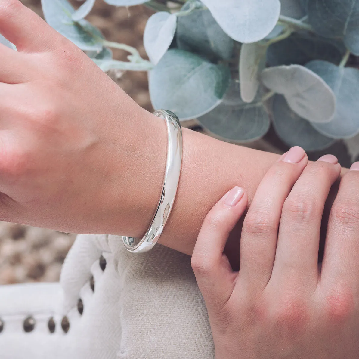 Oval Court Silver Bangle