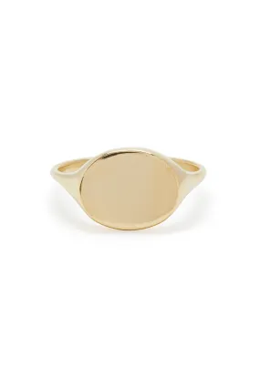 Oval Signet Ring in Gold